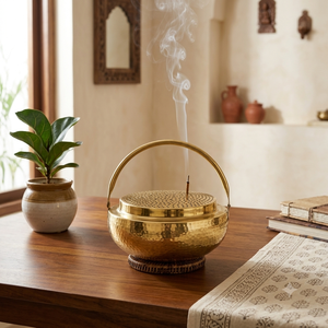 Brûleur d'encens en laiton Dhoop Dani avec poignée, pot à parfum, support à charbon Bakhoor, couvercle perforé, récipient brûleur de charbon en laiton - Product Image 3
