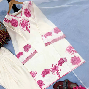 Conjunto de top de satén y pantalón palazzo con dupatta, estilo fiesta de diseñador, en color púrpura. - Product Image 1