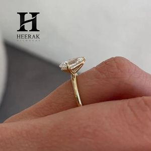 Bague de fiançailles de luxe Toi et Moi avec diamant taille poire, or jaune 18 carats, deux pierres en moissanite et diamant de laboratoire pour femme - Product Image 6