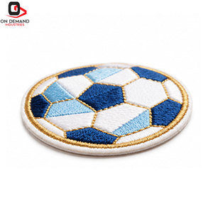 Écussons brodés professionnels 3D à coudre pour clubs sportifs, fil haute densité, finition premium, conception de logo personnalisée pour collection d'équipes - Product Image 3