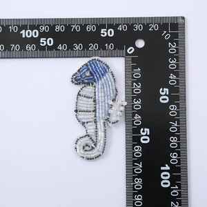 Breloque de sac moderne et tendance avec perles de rocaille et broderie artistique, breloque de sac brodée personnalisée avec perles multicolores - Product Image 4