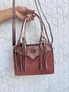Nouveau Sac Fourre-tout Bohème 2026 en Cuir Cousu à la Main avec Franges et Pompons, Sac à Main Bohème Multi-usages en Cuir pour Femme - Product Image 1