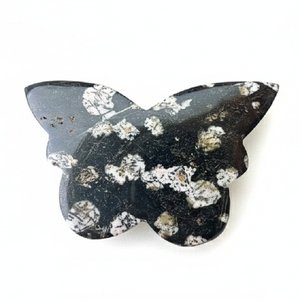 Vente en gros d'ailes de papillon en obsidienne flocon de neige naturelle, sculpture en cristal, pierre énergétique, spécimen minéral de guérison, décoration pour la maison et le bureau - Product Image 1