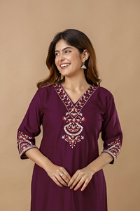 Kurti Bordado Color Granate para Mujer, Marca Twin Feet, de Rayón de Secado Rápido, Corte Regular, Estilo Informal, Estilo India-Pakistán, para Todas las Temporadas - Product Image 3