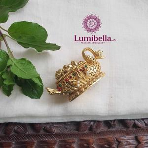 Fashion Alloy Gold Plating Crystal Rhinestone Animal Design Women's Brooch Kumkuma Cheppu Jewelry for Wedding & Party - Product Image 1