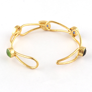 กำไลข้อมือแบบปรับได้ชุบทอง 18k ประดับด้วยพลอยแคลซิโดนีทรงเช็คเกอร์คัท รูปทรงหลากหลาย ประดับพลอยบริโอเลตแบบฝังขอบ ด้านหลังเปิด - Product Image 2