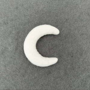Guirnalda de Luna de Fieltro de Lana, Estilo Boho, Color Blanco, para Colgar en la Pared de la Habitación del Bebé: Comercio Justo Certificado y Hecho a Mano - Product Image 1
