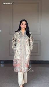Ensemble prêt-à-porter Kurti-Pant et Dupatta en soie de qualité supérieure avec imprimé Paisley, pour femme, fabrication de mode, vente en gros - Product Image 3