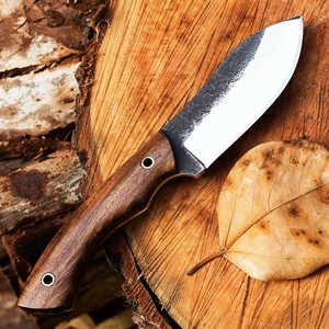 Couteau de Bushcraft à lame fixe en acier à haute teneur en carbone, fait main, avec manche en bois de rose et étui en cuir, vente en gros OEM - Product Image 6