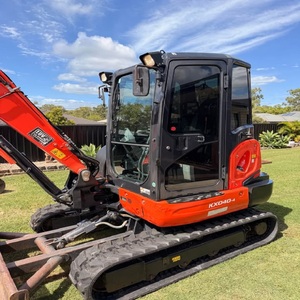 Excavatrice sur chenilles hydraulique Kubota KX040 de 4 tonnes, mini-machine compacte, moteur diesel, pour travaux de terrassement et de construction. - Product Image 4