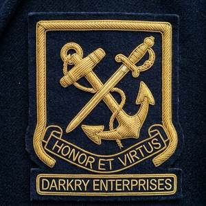 Parche de insignia de oro hecho a mano con hilo de oro, escudo y espada, diseño de corona, para decoración de blazer de club corporativo - Product Image 3