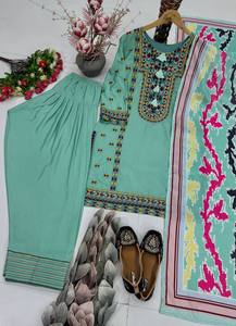 Nuevo Conjunto de Salwar Kameez de Diseñador TENNECY, Estilo Festivo, con Top, Pantalones Plazzo y Dupatta, Adornado con Latkan, Reversible y Sin Arrugas - Product Image 5