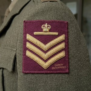 Écusson brodé personnalisé fait main en fil d'or, motif ancre et couronne, forme carrée, pour blazers, costumes, vestes, vêtements et badges - Product Image 5