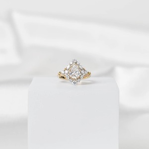 แหวนหมั้นเพชรทรงลูกแพร์ 1.10 กะรัต หรูหรา ผลิตในห้องปฏิบัติการ ได้รับการรับรองจาก IGI สี F ความสะอาด VVS2 ทองคำขาว 14K สำหรับวันครบรอบแต่งงาน - Product Image 1