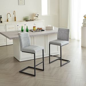 Sgabello da Bar in Tessuto Grigio Chiaro con Robusta Struttura in Metallo Nero, Seduta Comoda ed Elegante per Isola Cucina o Soggiorno - Product Image 1