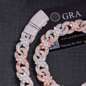 Collier Fleur Unique Plaqué Or Rose, Sertie de Moissanite VVS1, Largeur 15mm, Style Rappeur, avec Chaîne Maille Cubaine Infinie en Argent 925 - Product Image 4