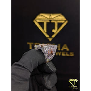 Anillo de Alfabeto Personalizado con Diamantes Moissanite y Plata de Ley 925, Joyería de Lujo Personalizada por Trisha Jewels - Product Image 5