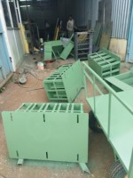 Machine de fabrication de blocs creux hydrauliques robuste 1060, contrôlée par PLC, marque LOTUS, poids 200 kg, garantie 1 an, 8,5 CV, 415 V, facile à utiliser