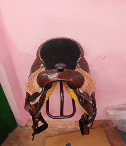 Selle de cheval de qualité supérieure en cuir véritable entièrement personnalisée et fabriquée à la main pour le plaisir de l'équitation et de la course en vrac - Product Image 3