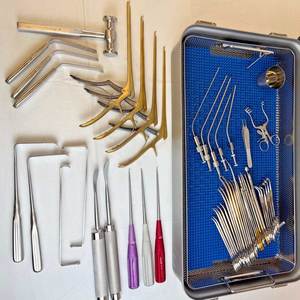 ชุดเครื่องมือผ่าตัดกระดูกสันหลัง 52 ชิ้น ของ Azicon สำหรับการผ่าตัดถอดแรงกดทับกระดูกสันหลังส่วนเอวและคอ ประกอบด้วยเครื่องมือขูดกระดูก คีมตัดกระดูก และชุดผ่าตัด - Product Image 4