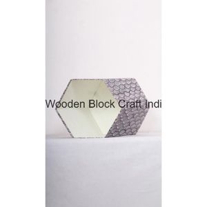 กล่องของขวัญทรงหกเหลี่ยมขนาดใหญ่ ลายดอกไม้ พิมพ์บนผ้าหุ้ม ดีไซน์สวยงาม บรรจุภัณฑ์กระดาษแข็ง สำหรับใส่ของขวัญ - Product Image 3