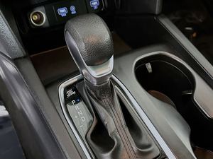 2024 pour Santa Fe 2.4L SUV automatique, conduite à gauche, sièges en cuir, jantes alliage R15, barres de toit, caméra de recul - Product Image 5