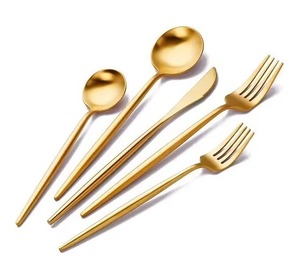 Ensemble de couverts de designer au design minimaliste moderne, fabuleux et polyvalent, s'adaptant à tous les types de vaisselle. - Product Image 5