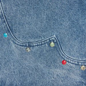 Shorts pour hommes en denim délavé brillant, coupe ample, avec fermeture boutonnée, orné de strass de haute qualité, style décontracté et éco-responsable, inspiré de la mode urbaine. - Product Image 6