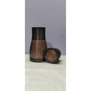 Carafe en cuivre gravée, magnifiquement conçue, favorisant les bienfaits ayurvédiques pour la santé, fabriquée par KHOOSI OVERSEAS. - Product Image 6