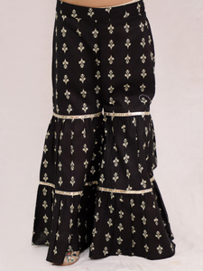 ชุดเสื้อแขนกุดผ้าฝ้ายทอพิมพ์ลายดอกไม้ Titrit และชุด Sharara - สีดำ - Product Image 4