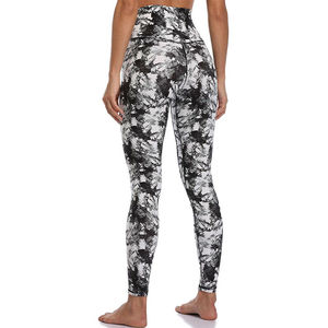 Leggings de yoga taille haute pleine longueur avec imprimé abstrait noir et blanc, pantalon en polyester et élasthanne extensible dans quatre directions - Product Image 5