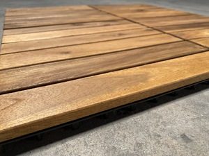 Azulejos de cubierta de madera de acacia de Vietnam de grano de madera contemporánea impermeable antideslizante acabado mate engrasado para pisos entrelazados al aire libre - Product Image 3