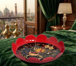 Bandeja de hierro festoneada en color terracota oscuro con arte celestial dorado para organizar pequeños tesoros - Product Image 4