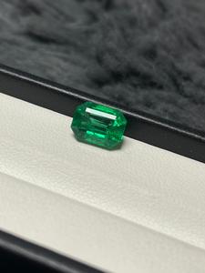 พลอยสีเขียวมรกตทรงคุชชั่นธรรมชาติสำหรับทำเครื่องประดับ - Product Image 4
