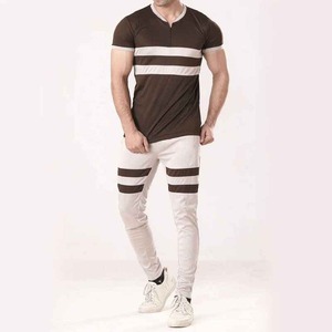 เสื้อยืดคอกลมแขนสั้นสีน้ำตาลขาวสำหรับผู้ชาย พร้อมกางเกงเข้าชุด สไตล์ลำลองสปอร์ต ใส่สบายในฤดูร้อน ระบายอากาศได้ดี น้ำหนักเบา ผลิตจากโพลีเอสเตอร์ 100% - Product Image 4