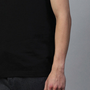 Camiseta sin Mangas Negra Personalizada para Hombre con Estampado Blanco 'Alone', Cuello Redondo, Estilo Casual, 100% Algodón, Tejido Transpirable - Product Image 5