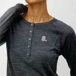 T-shirt Henley à manches longues et col rond pour femme, couleur unie, boutons, coupe classique, tricot décontracté, 100 % coton biologique, teinture unie, été - Product Image 1