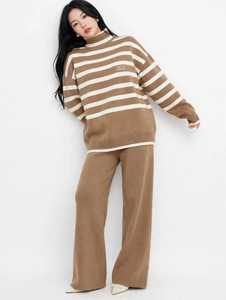 Ensemble de survêtement deux pièces pour femmes, pull à col roulé rayé et pantalon large - Product Image 4