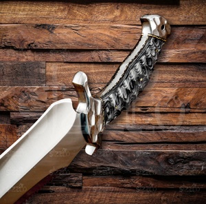 Cuchillo Bowie de Hoja Fija para Caza y Supervivencia, Hecho a Mano con Acero D2, Punta Clip, Mango de Madera Exótica y Empuñaduras de Acero Forjado, 15.50 Pulgadas - Product Image 5