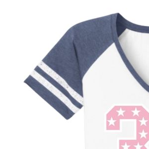 T-shirt graphique à col en V pour femme, en coton doux, à manches courtes, décontracté, pour les jours de match, vêtements de mode, tenue de tous les jours - Product Image 3
