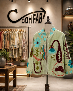 Chaqueta Sujani Beige para Mujer, Bordada a Mano con Diseño Floral, Estilo Bohemio, Prenda Étnica Vintage de Diseñador, Exportador Mayorista de India - Product Image 1
