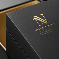Boîte d'emballage cadeau de luxe haut de gamme pour vin, avec logo personnalisé en relief, dorure à chaud, pelliculage mat, doublure en éponge, couvercle rigide et base.