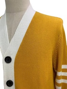 Suéter Cárdigan Universitario Informal Unisex de Acrílico, Colores Personalizables, Logotipo Frontal con Botones, Temporada de Otoño, Venta al por Mayor, Cuello en V, Manga Larga - Product Image 3