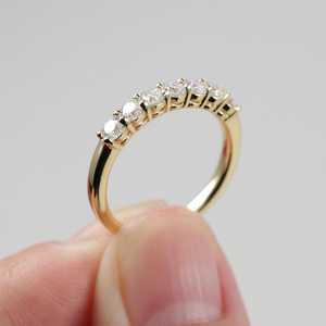 แหวนเพชรทรงกลมเจียระไนแบบบริลเลียนท์ ครึ่งวง สำหรับผู้หญิง ทองคำแท้ 14K ดีไซน์เรียบหรู ของขวัญสุดเซอร์ไพรส์ - Product Image 1