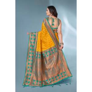 Sari de seda Paithani amarillo con lunares de Elite Weaves, blusa sin coser, tejido Zari en contraste y detalles tradicionales - Product Image 3