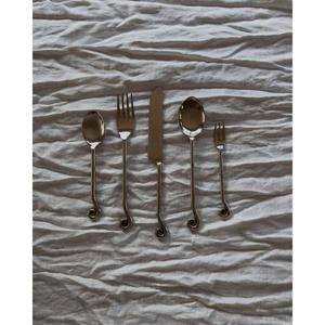 ชุดช้อนส้อมทองเหลือง 7 ชิ้น คุณภาพพรีเมียม เกรดอาหาร ชุดช้อนส้อมเงินหรูหรา สำหรับร้านอาหาร ชุดอุปกรณ์บนโต๊ะอาหาร - Product Image 3