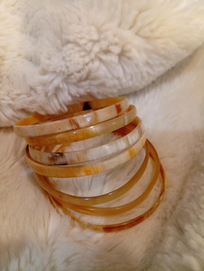 กำไลข้อมือทำจากเขาสัตว์แท้ เป็นมิตรกับสิ่งแวดล้อม ทำด้วยมือ สไตล์โบโฮชิค กำไลเรียวบาง เครื่องประดับงานแต่งงานจากธรรมชาติ ดีไซน์ไม่ซ้ำใคร สำหรับผู้หญิง เหมาะอย่างยิ่ง - Product Image 3