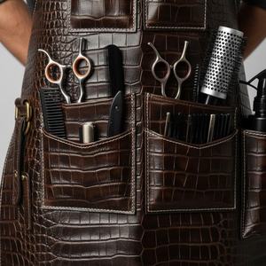 Delantal de Barbero de Cuero con Estampado de Cocodrilo |   Bolso de Peluquería Reutilizable Marrón Oscuro con Múltiples Bolsillos para Estilistas |   Ajustable y Cómodo - Product Image 4