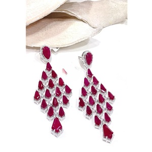 Hermosos Pendientes de Araña Geométricos de Latón Plateado con Circonitas Rojas para Mujer, Ideales para Fiestas - Product Image 1