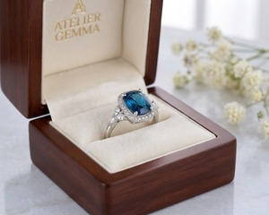 Anillo de Compromiso de Topacio Azul Londres Corte Cojín Natural para Mujer, Chapado en Rodio, Plata 925, Estilo Clásico, Gemas Mehrajuddin - Product Image 1